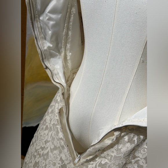 William Cahill BEVERLY HILLS 1950s Lace Wedding Dress - Picture 7 of 13